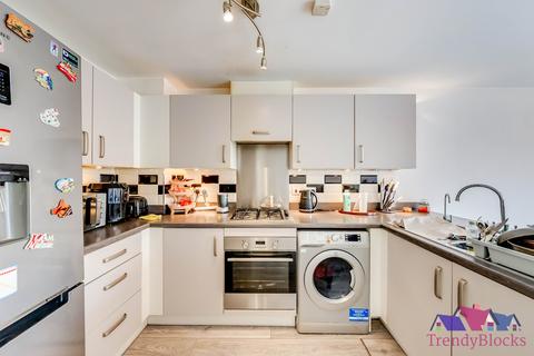 4 bedroom end of terrace house for sale, Burroughs Drive, Dartford DA1