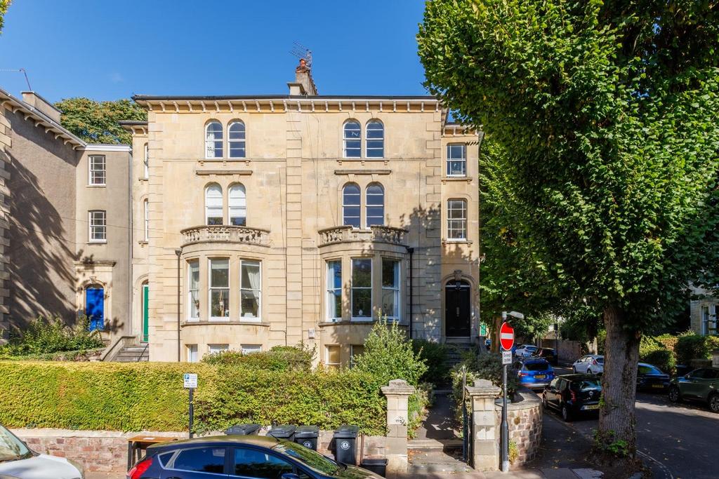 Apartment in Bristol, Cotham - View 2