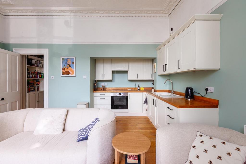Apartment in Bristol, Cotham - View 3