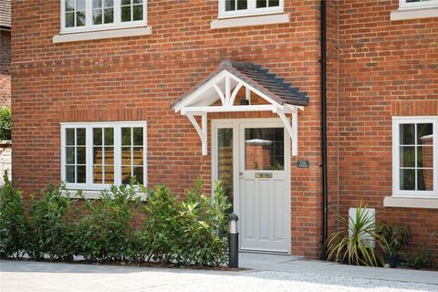 4 bedroom terraced house for sale, Oatlands Drive, Weybridge, KT13