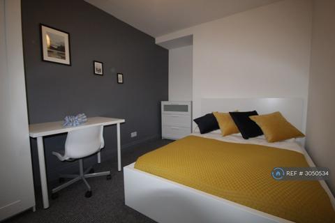 1 bedroom in a house share to rent, Alpha Street, Salford, M6