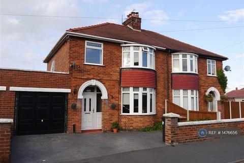 3 bedroom semi-detached house to rent, Taliesin Avenue, Deeside, CH5