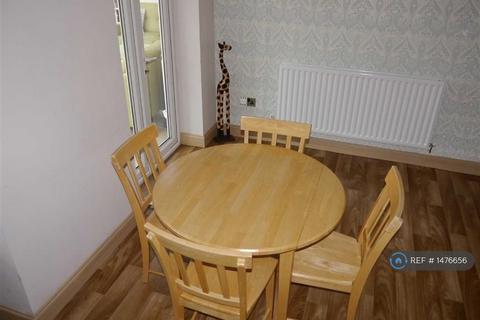 3 bedroom semi-detached house to rent, Taliesin Avenue, Deeside, CH5