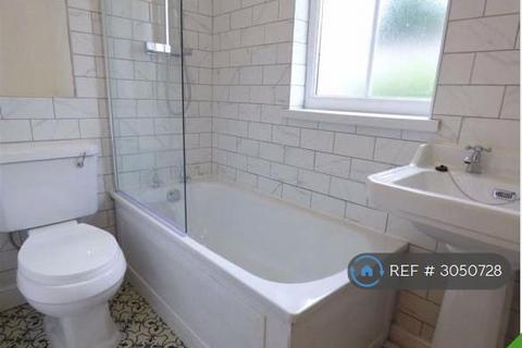 2 bedroom terraced house to rent, Yew Tree Road, Manchester, M14