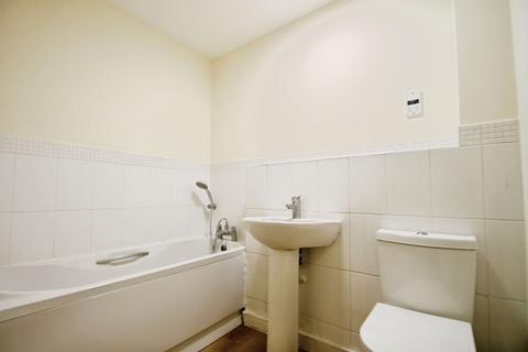 2 bedroom apartment to rent, Taywood Road, Northolt