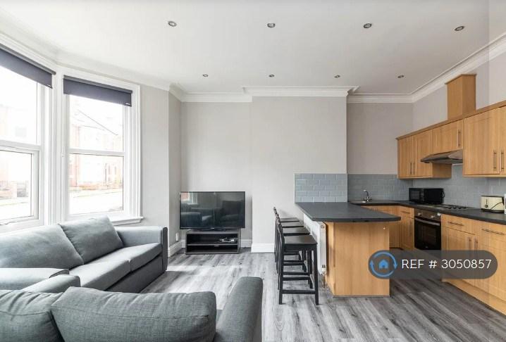 Apartment in Newcastle Upon Tyne - View 3