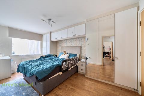 2 bedroom apartment for sale, Watson Place, London, SE25