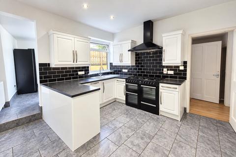 3 bedroom terraced house to rent, Barnstaple Street, South Molton, Devon, EX36