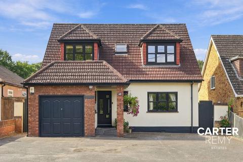 4 bedroom detached house for sale, Castledon Road, Wickford, SS12