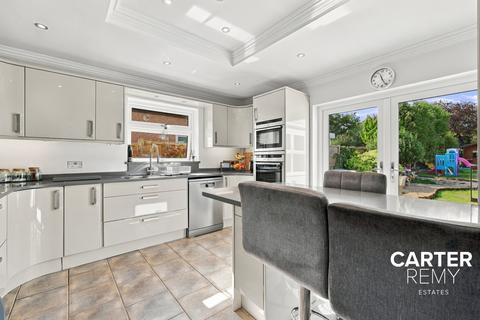 4 bedroom detached house for sale, Castledon Road, Wickford, SS12