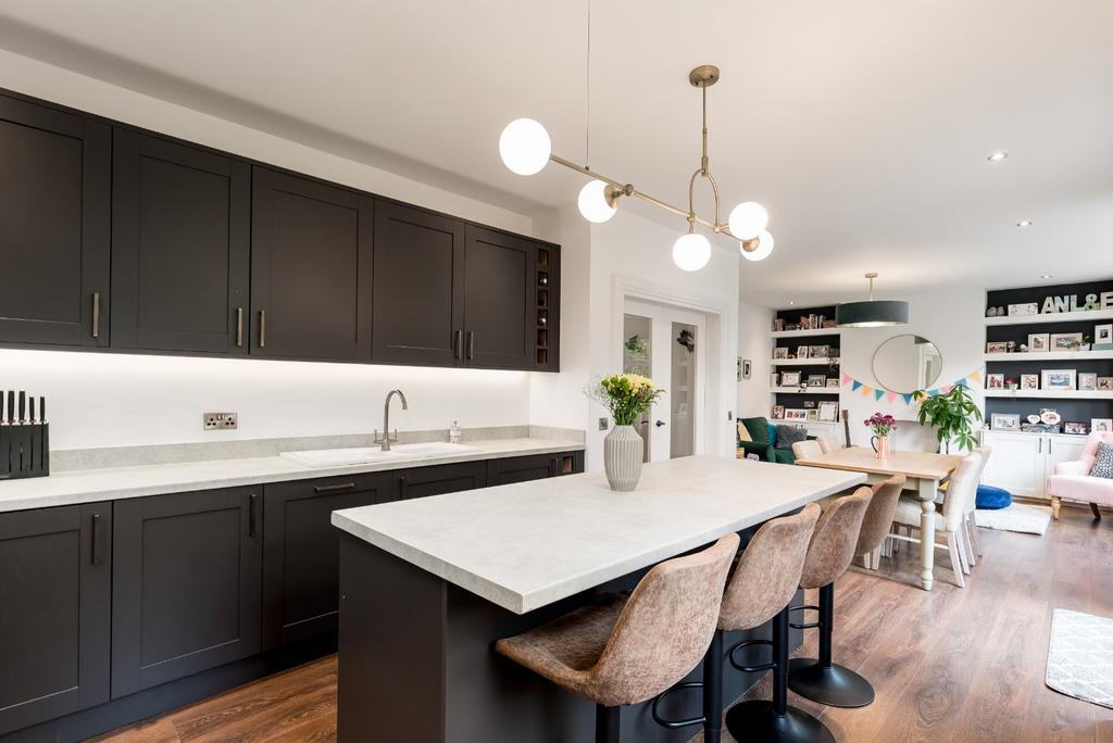 House in Edinburgh, Bonaly, Colinton - More