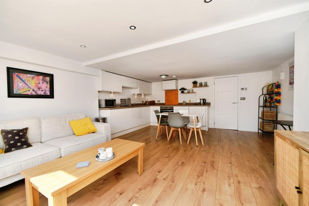 Apartment in Brighton - View 3