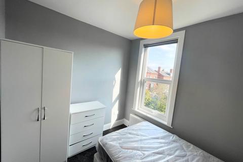4 bedroom house share to rent, Knowle Terrace (Room 2), West Yorkshire LS4