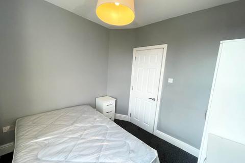 4 bedroom house share to rent, Knowle Terrace (Room 2), West Yorkshire LS4