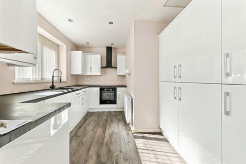 3 bedroom end of terrace house for sale, Crowtrees Lane, Brighouse