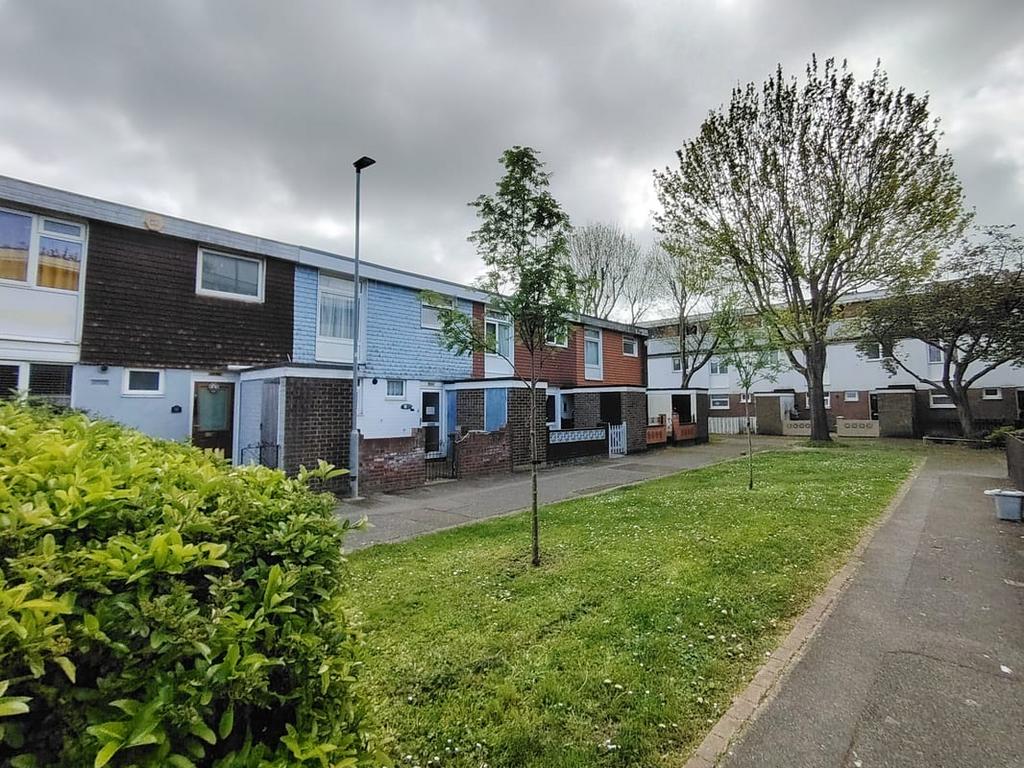 O2 Chelmsford Seymour Close, Portsmouth, PO2 3 bed terraced house for sale - £230,000