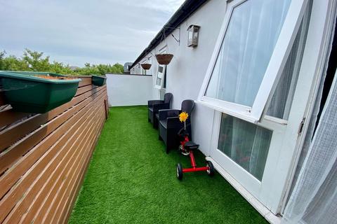1 bedroom flat to rent, High Street, Epsom KT19