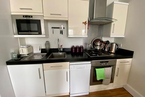 1 bedroom flat to rent, High Street, Epsom KT19