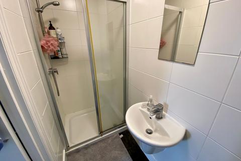 1 bedroom flat to rent, High Street, Epsom KT19