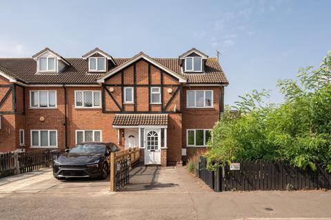 4 bedroom house to rent, Wilson Avenue, Mitcham, CR4