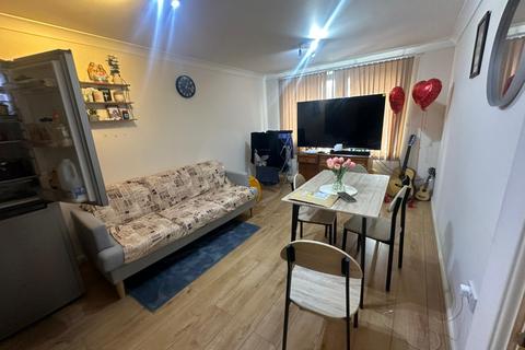 1 bedroom flat to rent, Salisbury House, Watford WD18