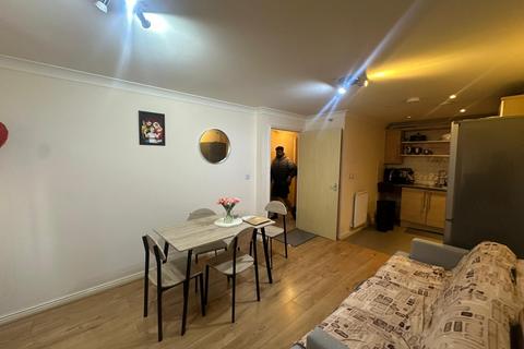 1 bedroom flat to rent, Salisbury House, Watford WD18