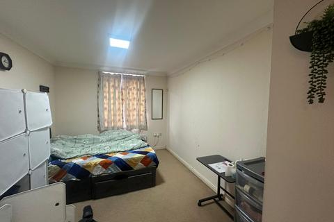 1 bedroom flat to rent, Salisbury House, Watford WD18
