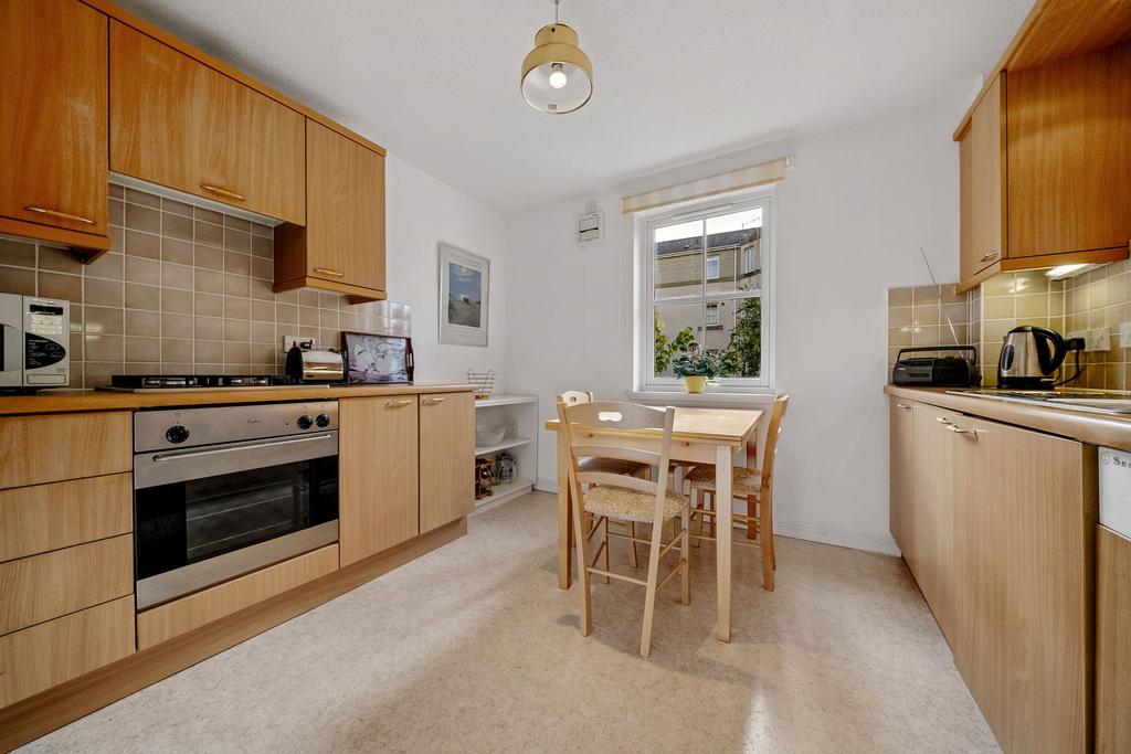 Apartment in Edinburgh - More