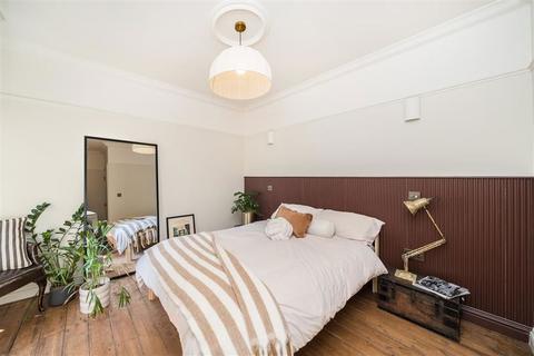 2 bedroom maisonette for sale, Eastcombe Avenue, London SE7