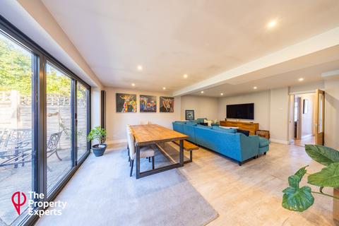 4 bedroom semi-detached house for sale, Malvern Close, Reading, RG5