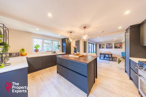 4 bedroom semi-detached house for sale, Malvern Close, Reading, RG5