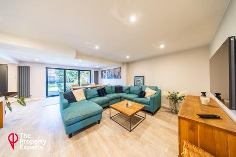 4 bedroom semi-detached house for sale, Malvern Close, Reading, RG5