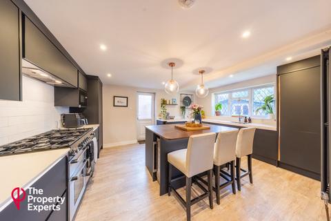 4 bedroom semi-detached house for sale, Malvern Close, Reading, RG5