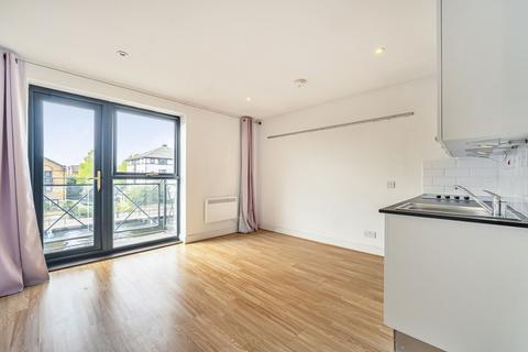 1 bedroom flat for sale, Falcon Way, London, E14