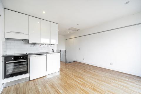 1 bedroom flat for sale, Falcon Way, London, E14