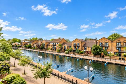 1 bedroom flat for sale, Falcon Way, London, E14