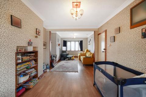 3 bedroom end of terrace house for sale, Warden Avenue, Harrow HA2