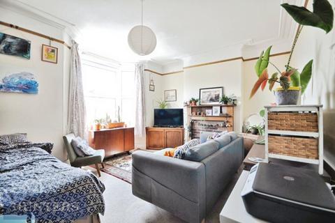 2 bedroom maisonette for sale, Elmside, Exeter. EX4 6LS