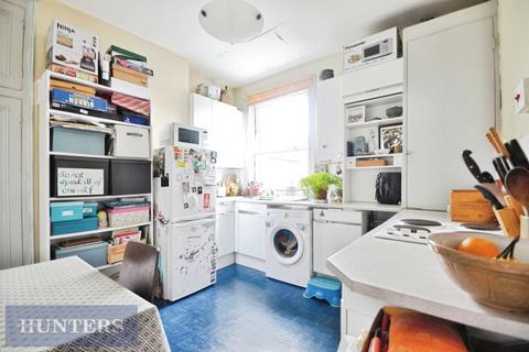 2 bedroom maisonette for sale, Elmside, Exeter. EX4 6LS