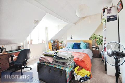 2 bedroom maisonette for sale, Elmside, Exeter. EX4 6LS