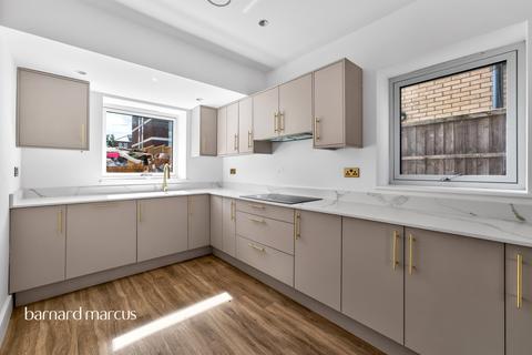 3 bedroom semi-detached house for sale, Station Road, New Barnet, En5