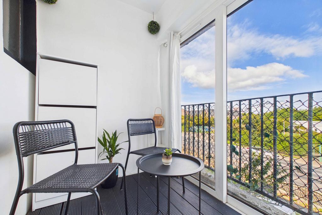 Apartment in Edinburgh - More