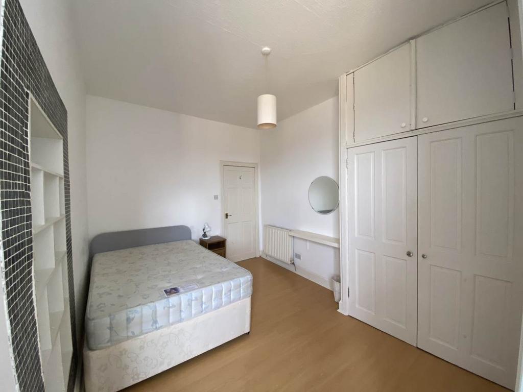 Apartment in Edinburgh - View 3
