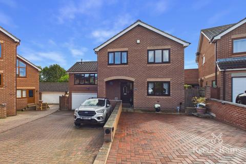 4 bedroom detached house for sale, Upper Green Way, Wakefield WF3