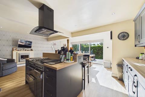 4 bedroom detached house for sale, Upper Green Way, Wakefield WF3