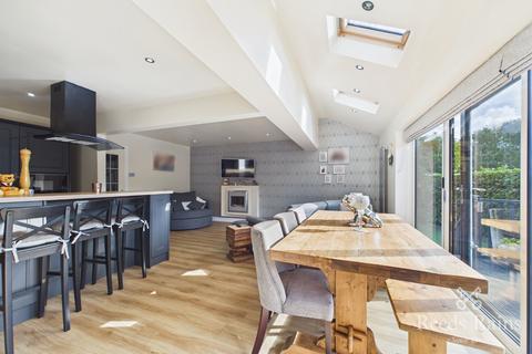 4 bedroom detached house for sale, Upper Green Way, Wakefield WF3