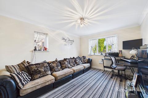 4 bedroom detached house for sale, Upper Green Way, Wakefield WF3