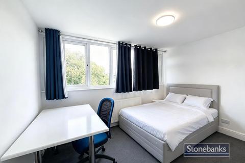 6 bedroom terraced house to rent, Heritage Close, Uxbridge UB8
