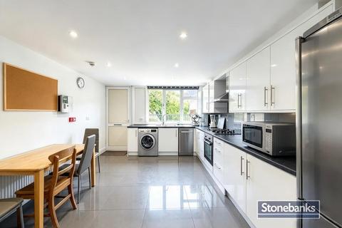 6 bedroom terraced house to rent, Heritage Close, Uxbridge UB8