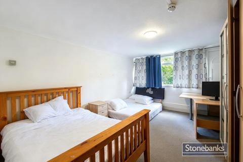 6 bedroom terraced house to rent, Heritage Close, Uxbridge UB8